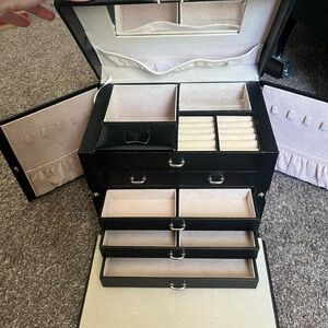 Elegant Black Jewelry Organizer